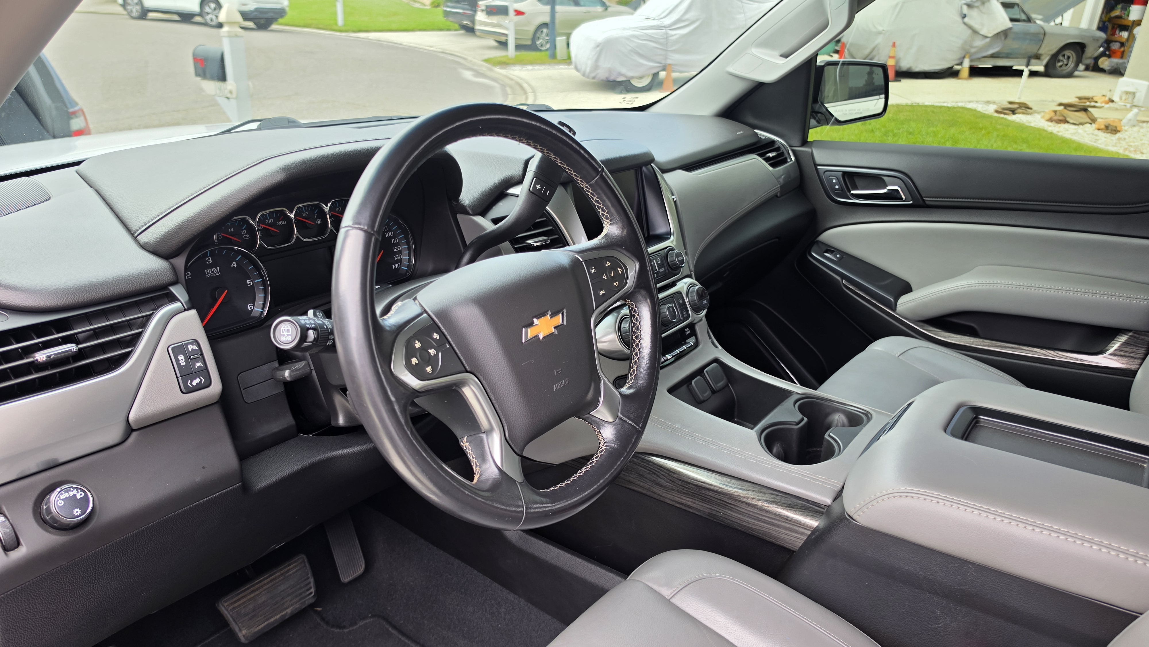 Used 2019 Chevrolet Suburban LT RWD image 9