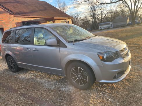 Used 2019 Dodge Grand Caravan GT image 1