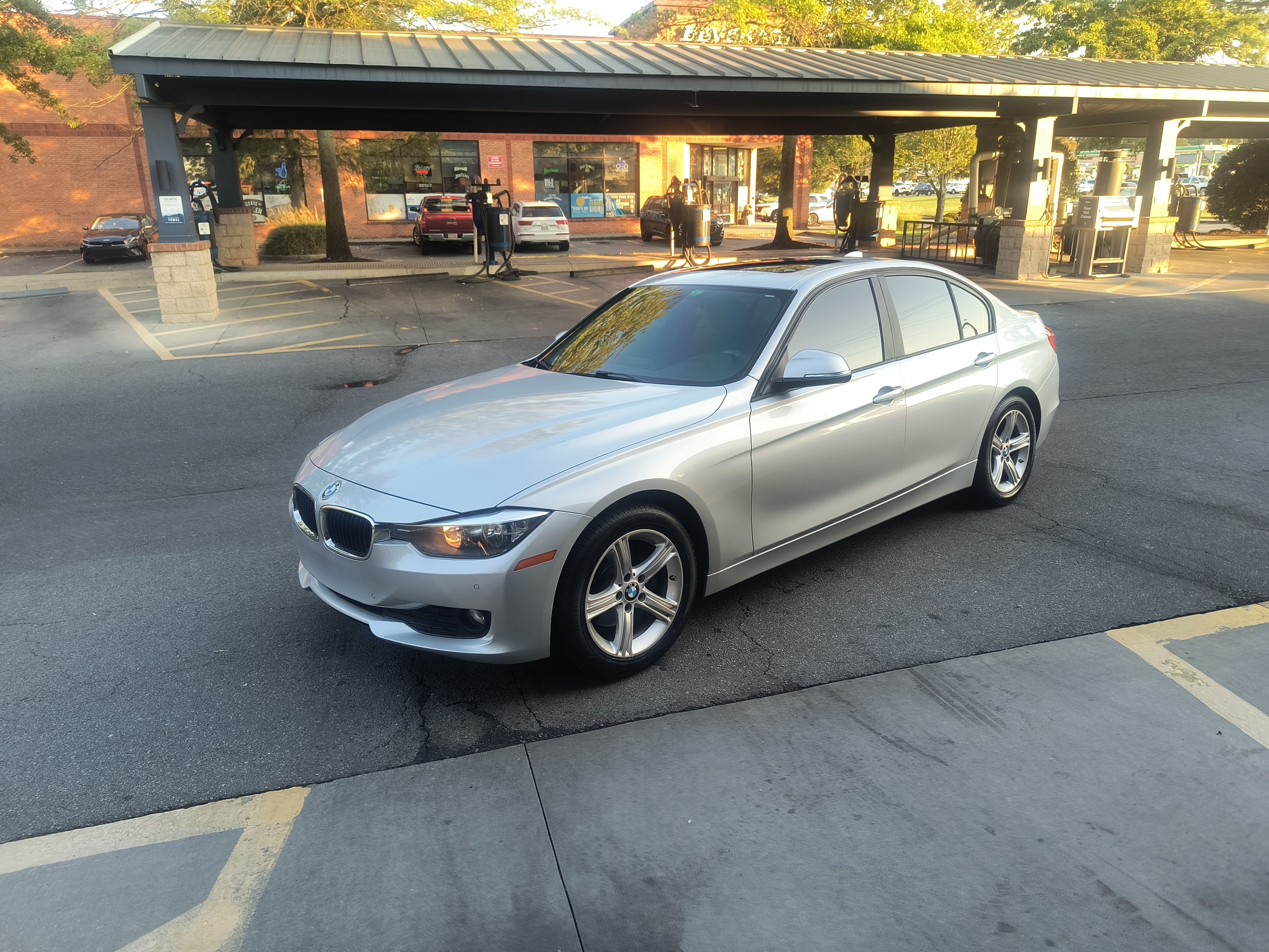 Used 2015 BMW 320i Sedan RWD image 22