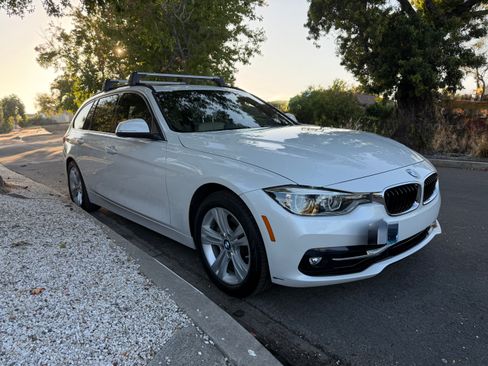 Used 2018 BMW 330i xDrive Wagon image 1