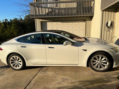 Used 2018 Tesla Model S 100D image 6