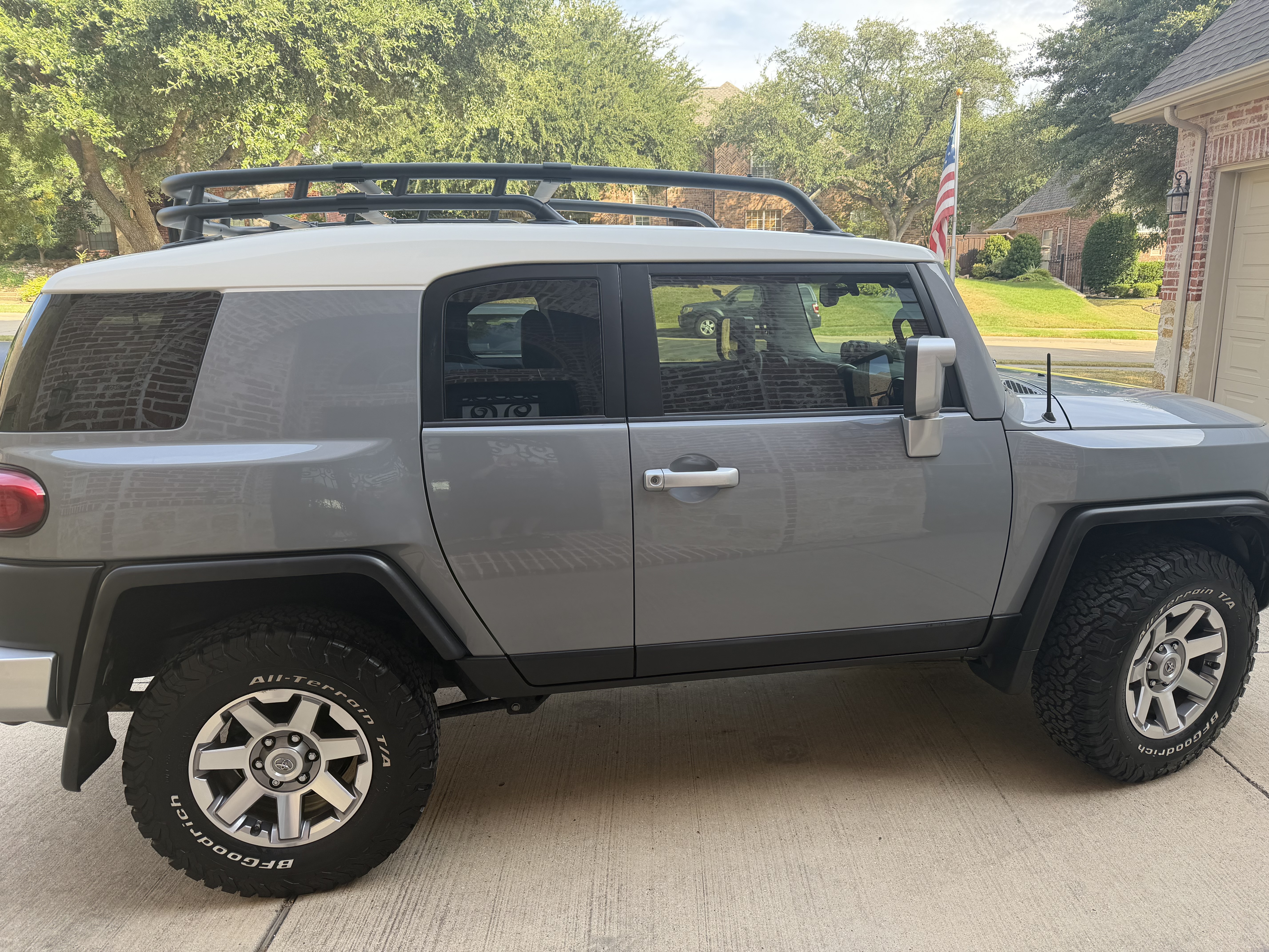 Used 2014 Toyota FJ Cruiser 4WD w/ Convenience Package image 2