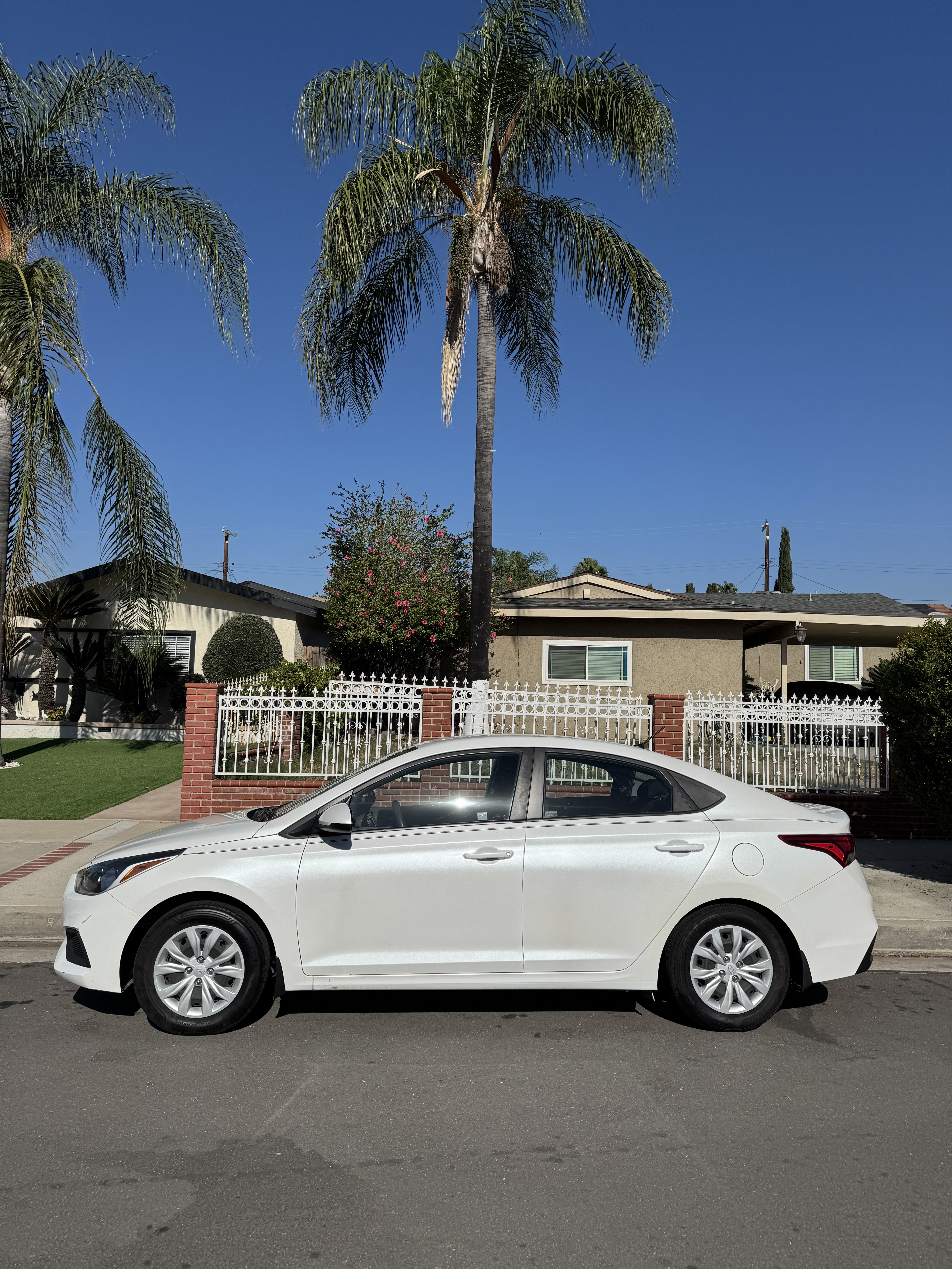 Used 2019 Hyundai Accent SE FWD image 2
