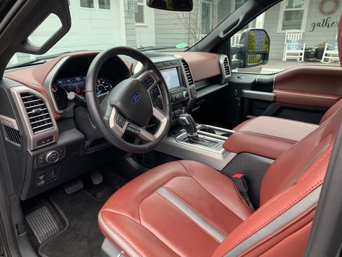 Used 2018 Ford F150 Platinum w/ Equipment Group 701A Luxury image 9