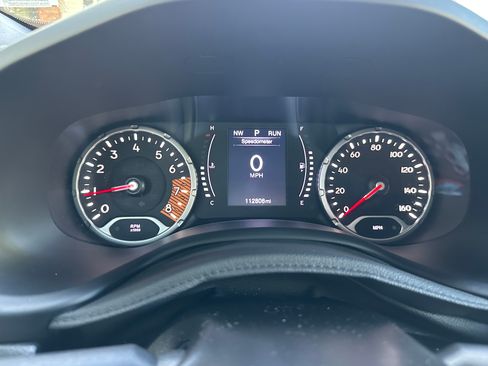 Used 2019 Jeep Renegade Latitude FWD image 18