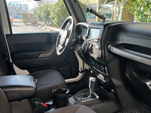 Used 2015 Jeep Wrangler Unlimited Sport w/ Quick Order Package 24S image 11