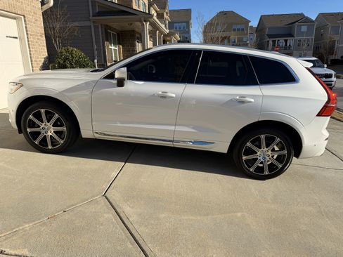 Used 2021 Volvo XC60 T5 Inscription w/ Advanced Package image 2