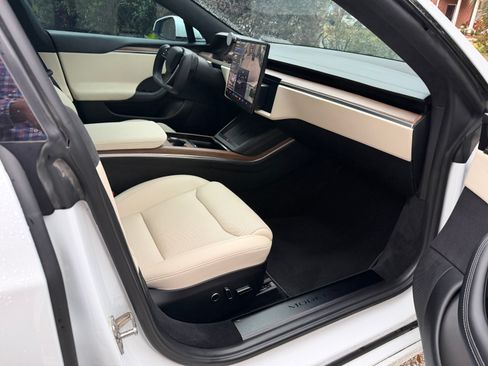 Used 2023 Tesla Model S image 11