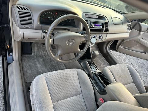Used 2004 Toyota Camry LE image 10