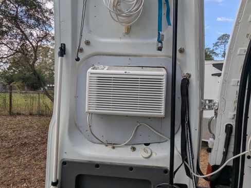 Used 2018 Nissan NV 2500 SV w/ Navigation Package image 9