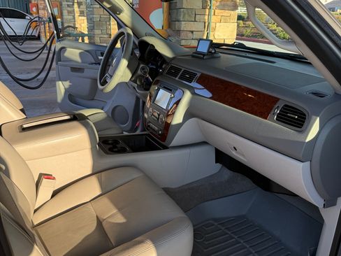 Used 2013 Chevrolet Suburban 2500 LT image 11