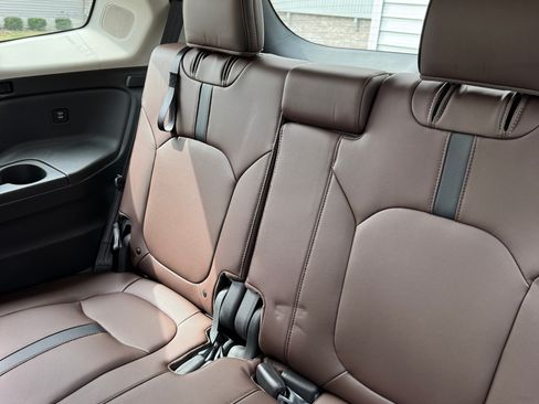 Used 2025 Honda Pilot Elite image 10