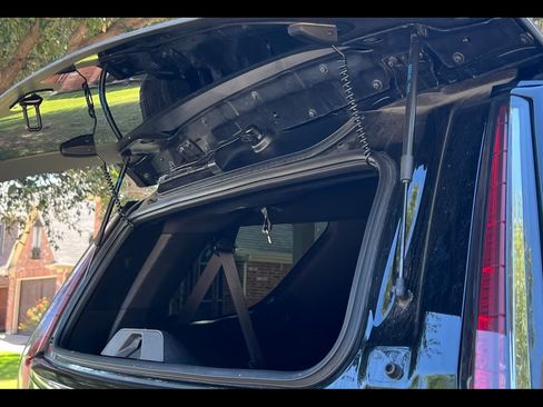 Used 2023 Cadillac Escalade Luxury image 17