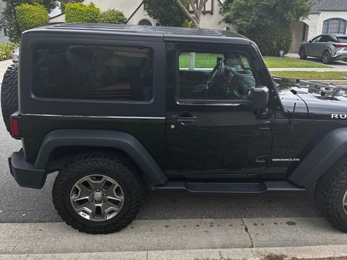 Used 2017 Jeep Wrangler Rubicon w/ Power Convenience Group AWD/4WD image 5