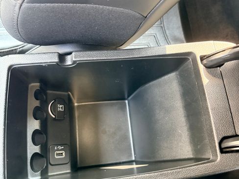Used 2019 Jeep Cherokee Limited AWD/4WD image 15