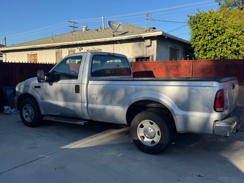 Used 2006 Ford F250 XLT image 2