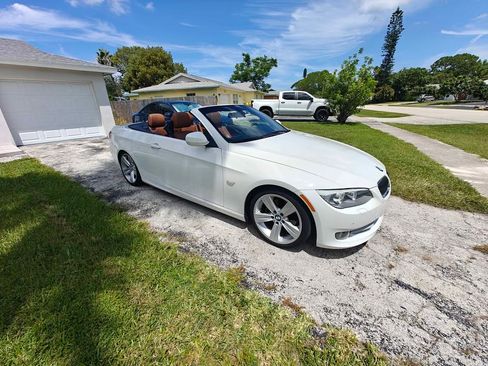 Used 2011 BMW 328i Convertible image 14