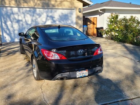 Used 2011 Hyundai Genesis 2.0T image 1