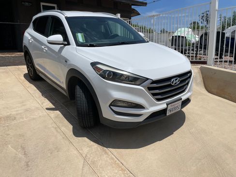 Used 2017 Hyundai Tucson SE w/ SE Popular Package 02 FWD image 2
