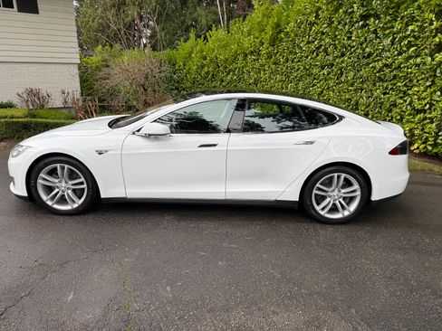 Used 2015 Tesla Model S 85D image 4