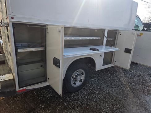 Used 2016 Chevrolet Express 3500 image 5