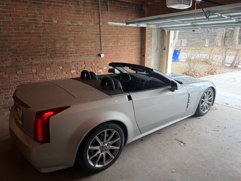 Used 2009 Cadillac XLR V image 5