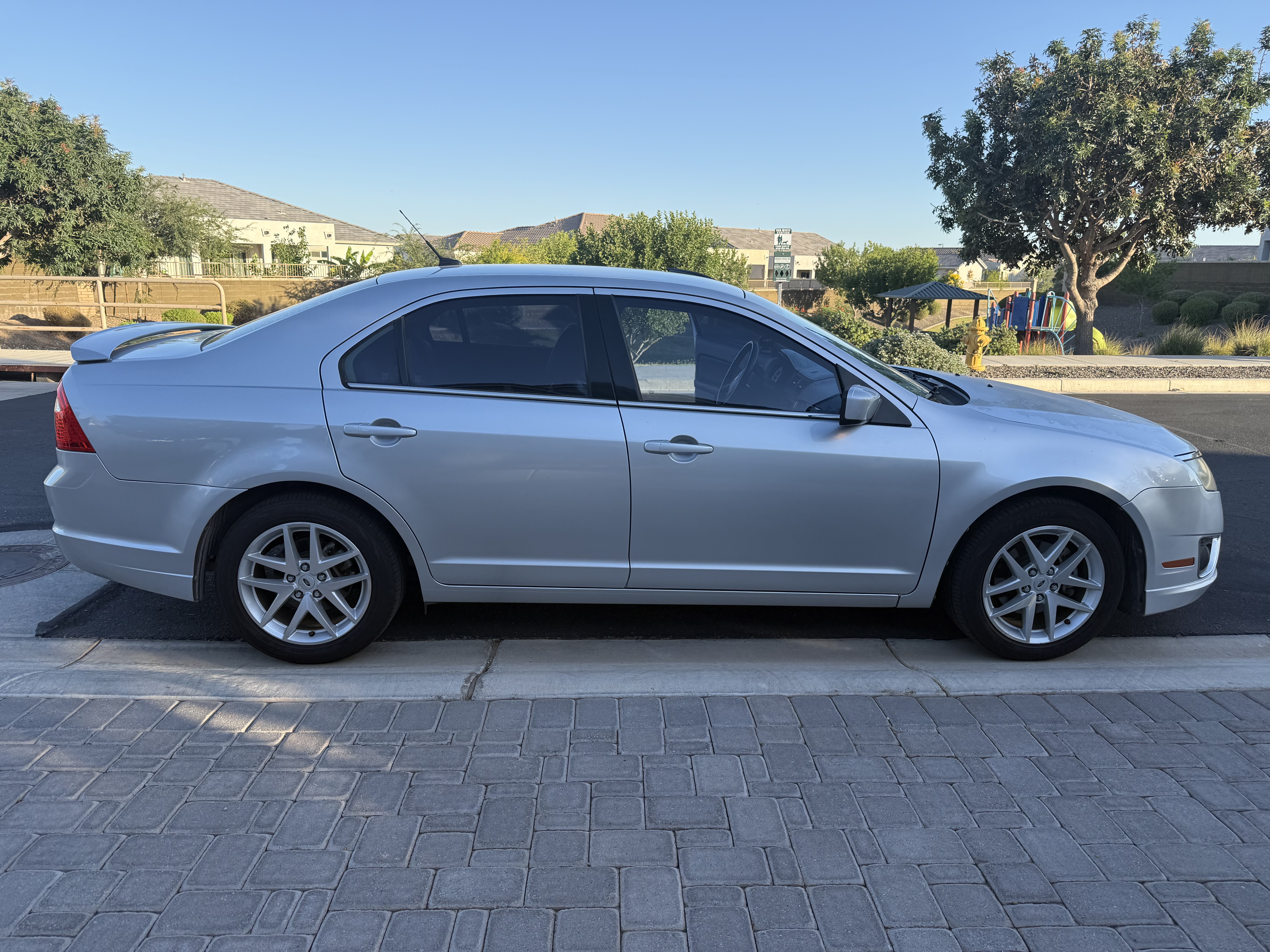 Used 2012 Ford Fusion SEL FWD image 1