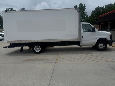 Used 2017 Ford E-350 and Econoline 350 Super Duty RWD image 4