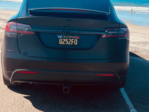 Used 2018 Tesla Model X 75D image 4