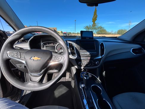 Used 2020 Chevrolet Equinox LT AWD/4WD image 11