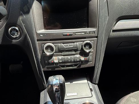 Used 2018 Ford Explorer XLT w/ Equipment Group 202A AWD/4WD image 14