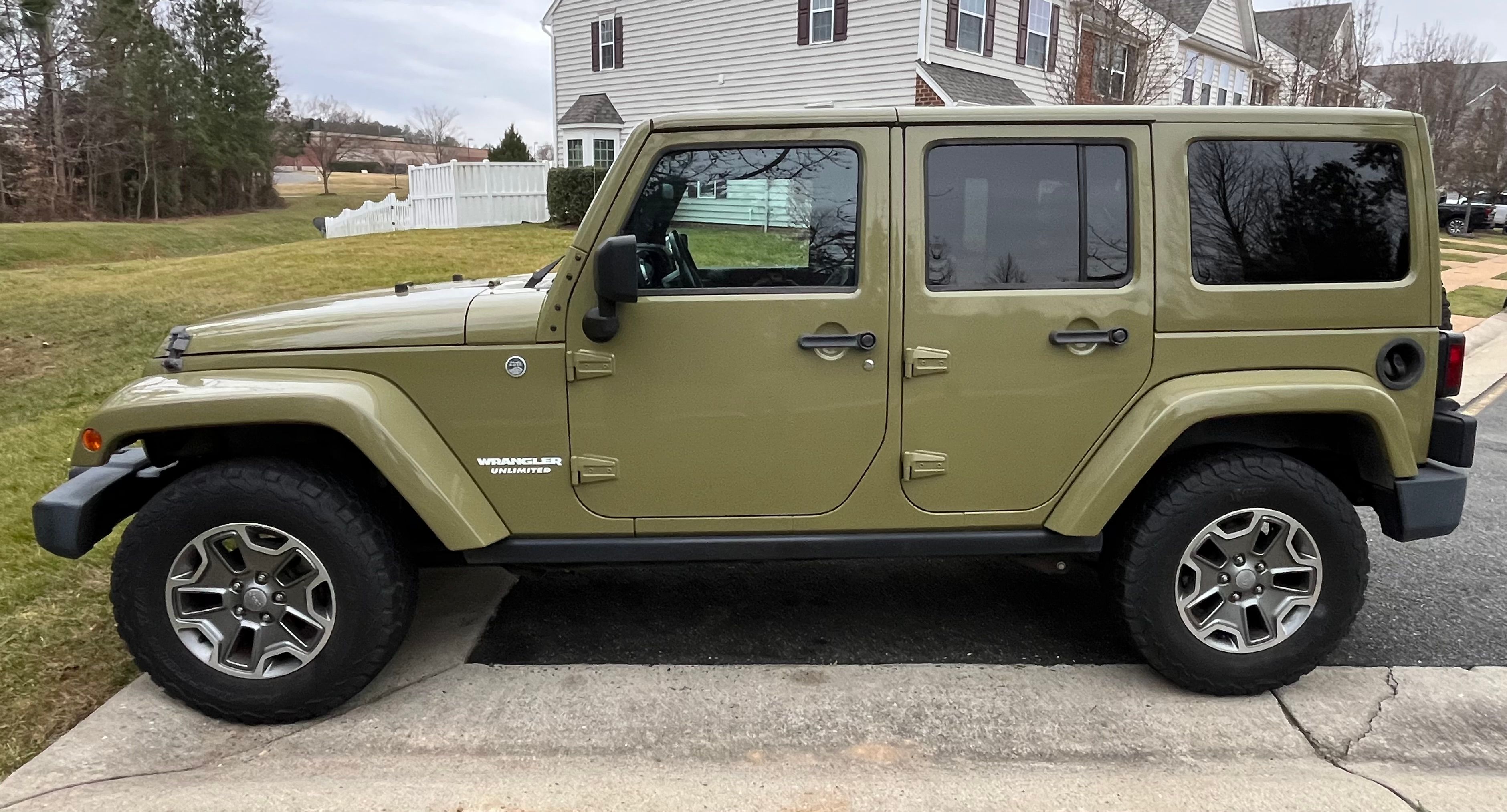 Used 2013 Jeep Wrangler Unlimited Rubicon w/ Connectivity Group AWD/4WD image 6