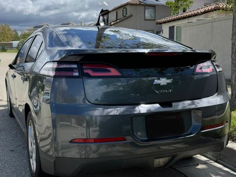 Used 2013 Chevrolet Volt Premium w/ Premium Trim Package FWD image 2