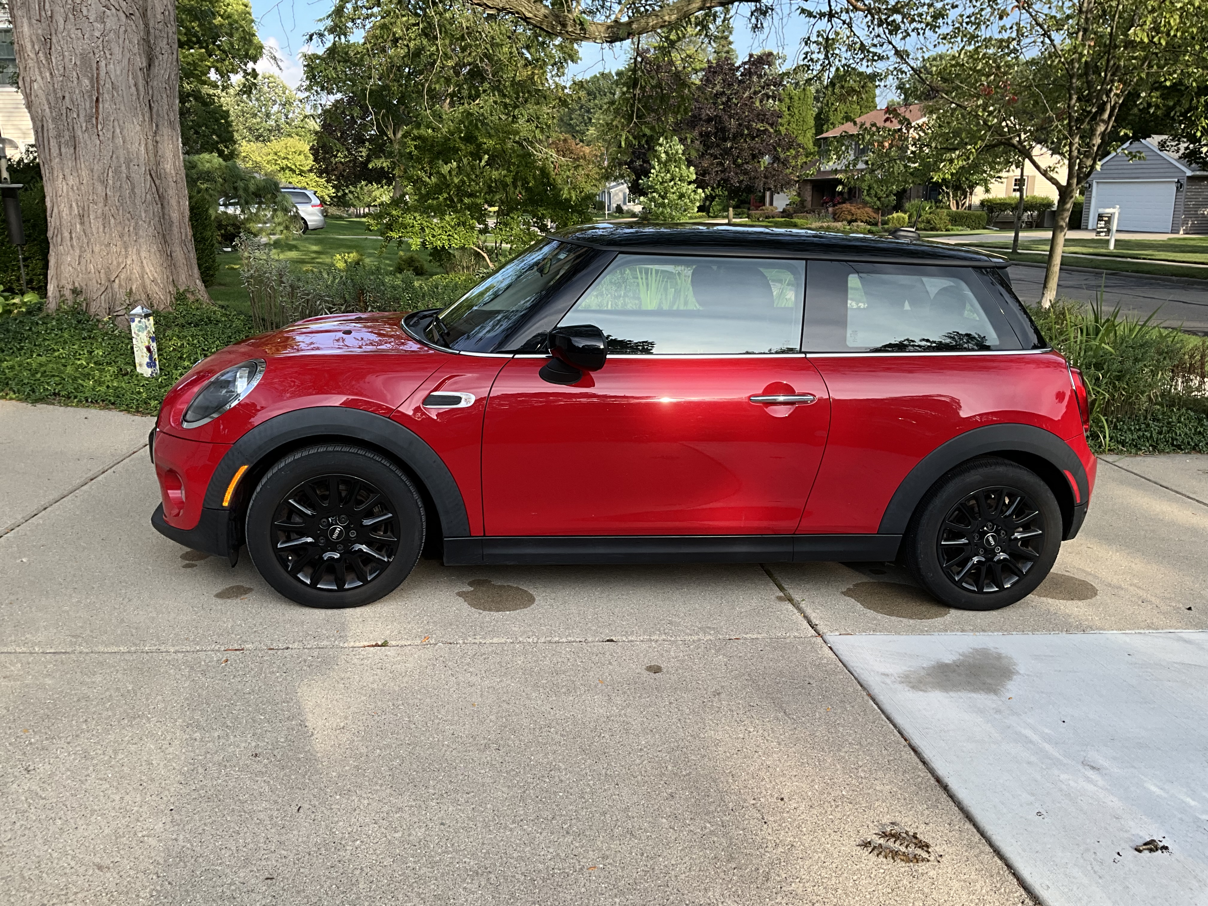 Used 2020 MINI Cooper 2-Door Hardtop FWD image 2