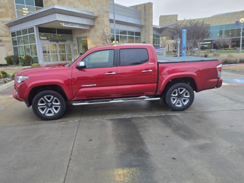 Used 2017 Toyota Tacoma Limited w/ Tow Package image 5