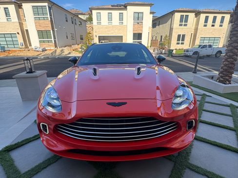 Used 2023 Aston Martin DBX AWD/4WD image 4