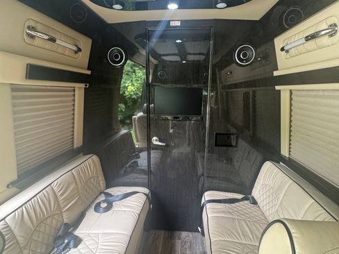 Used 2021 Mercedes-Benz Sprinter 2500 image 6