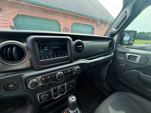 Used 2018 Jeep Wrangler Unlimited Sport S AWD/4WD image 12