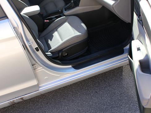 Used 2018 Hyundai Elantra SEL image 9