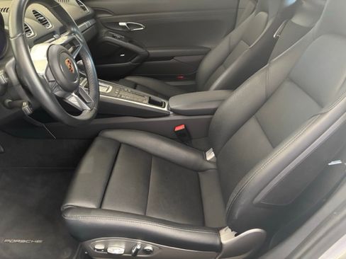 Used 2017 Porsche 718 Cayman RWD image 11