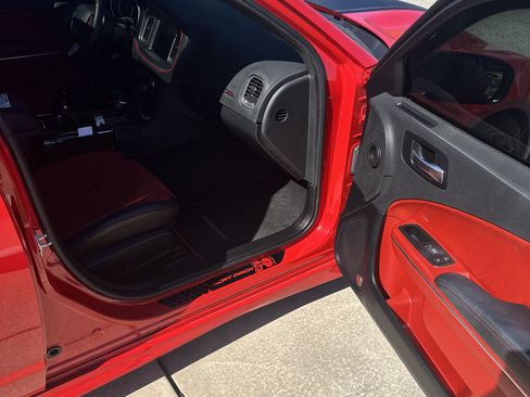 Used 2016 Dodge Charger R/T Scat Pack w/ Technology Group image 32