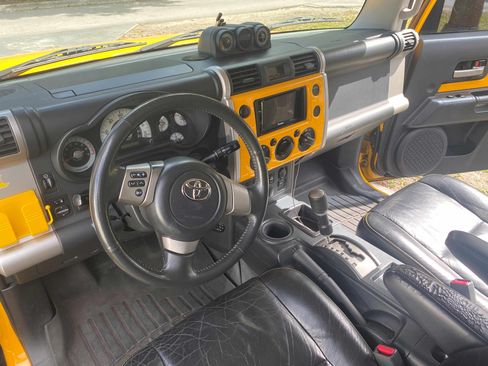 Used 2007 Toyota FJ Cruiser 2WD image 11