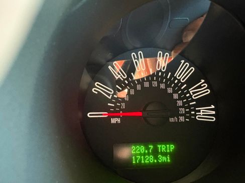 Used 2005 Ford Mustang GT Premium image 8