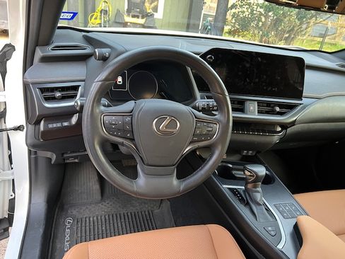 Used 2023 Lexus UX 250h AWD w/ Accessory Package (Z1) image 4