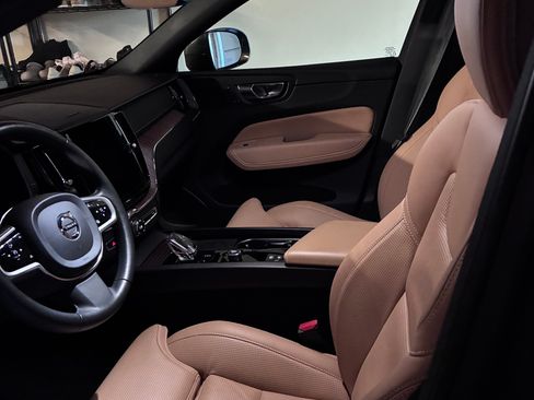 Used 2022 Volvo XC60 B5 Inscription w/ Advanced Package image 11