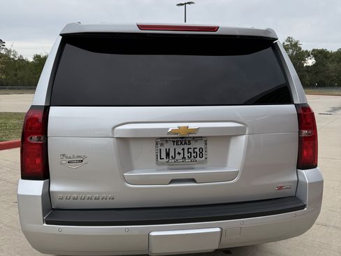 Used 2019 Chevrolet Suburban LT w/ Luxury Package image 2