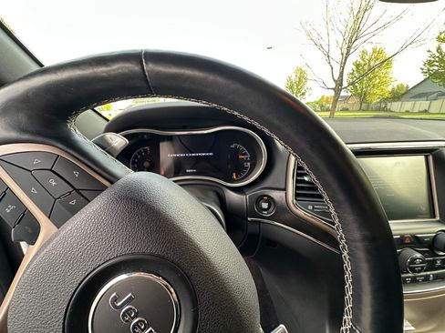 Used 2017 Jeep Grand Cherokee Limited AWD/4WD image 10