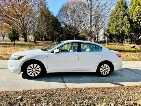 Used 2010 Honda Accord LX image 1