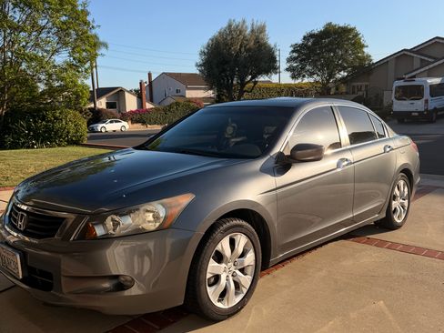 Used 2010 Honda Accord EX-L image 2