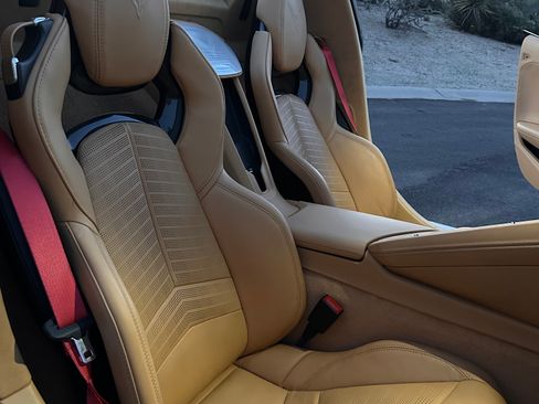 Used 2021 Chevrolet Corvette Stingray Premium Conv w/ Z51 Performance Package image 10